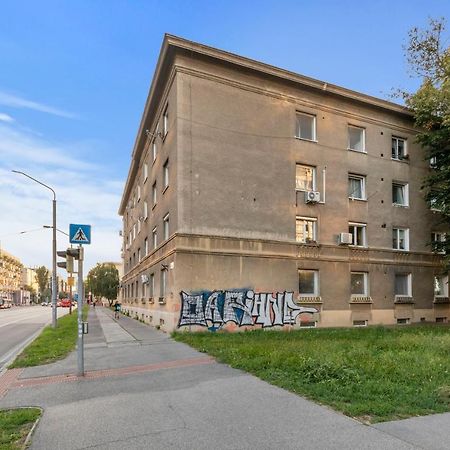 Bratislava Touch 2 Bedroom Apt Екстериор снимка